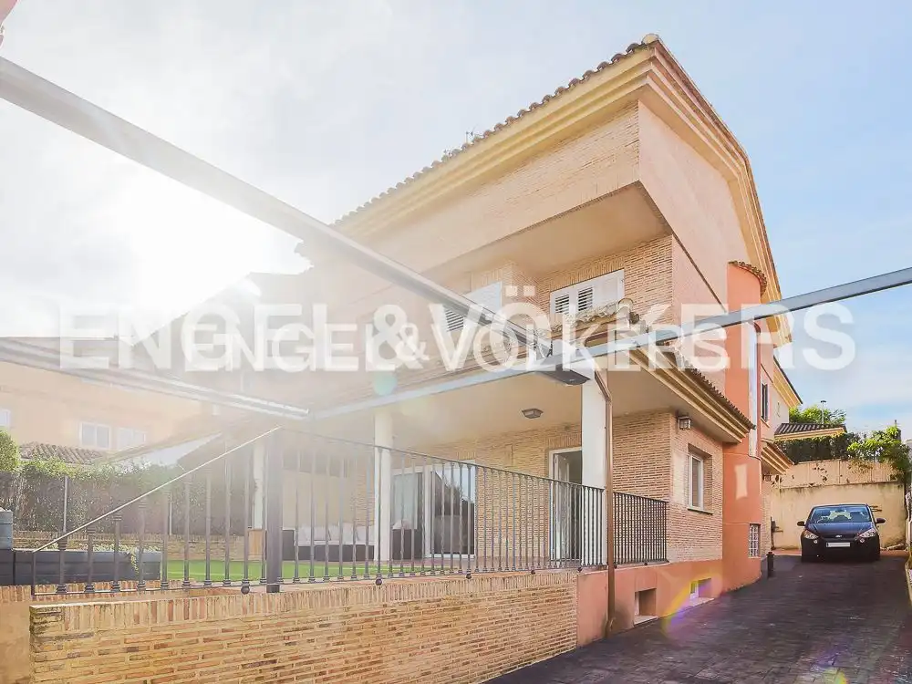Exterior view of Houses for rent in Torrent  with Air Conditioner, Heating and Private garden