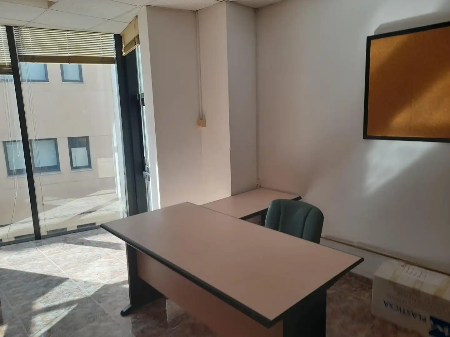Büro zum Verkauf in Móra d'Ebre mit Terrasse
