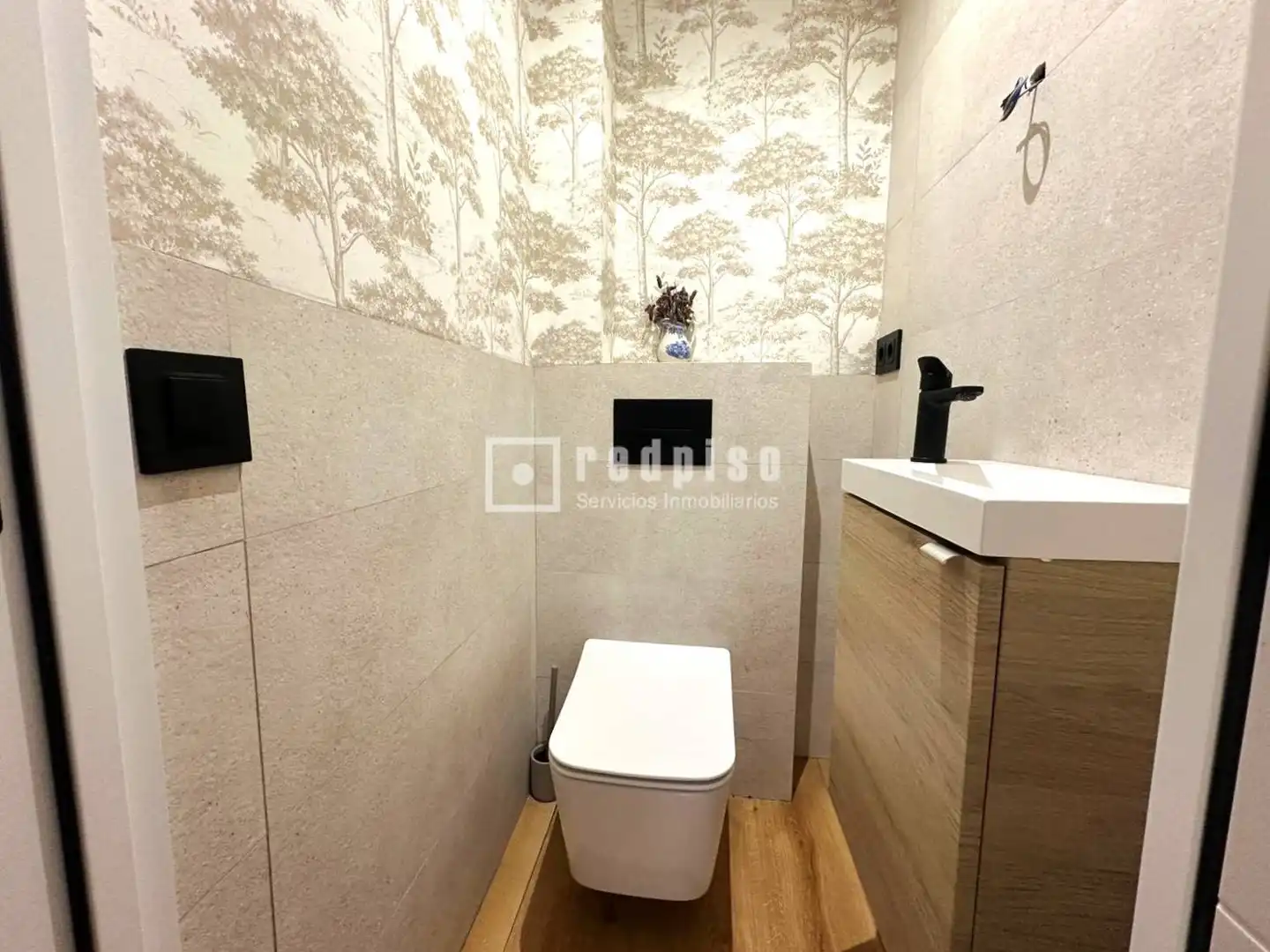 Bathroom of Flat for sale in Madrid  with Air Conditioner and Heating