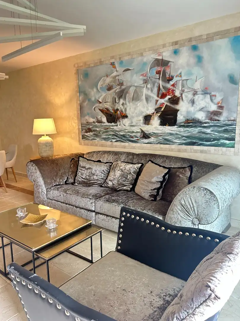 Sala de estar de Casa adosada en venta en Estepona con Aire acondicionado, Jardín privado y Amueblado
