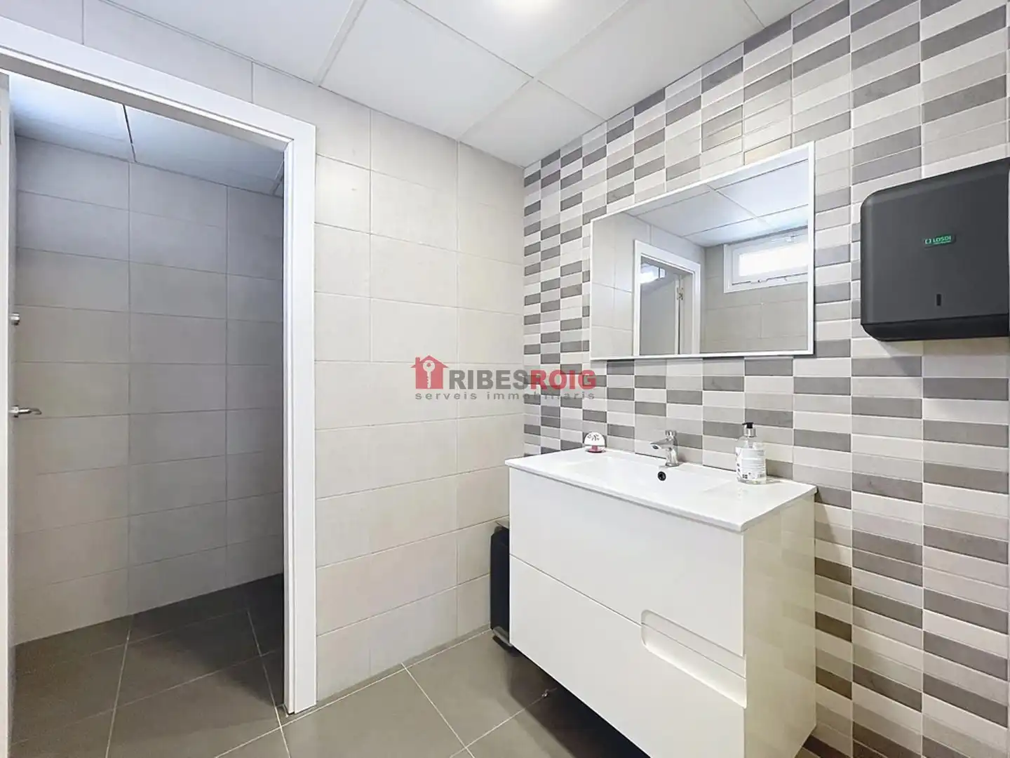 Baño de Oficina de alquiler en Sant Pere de Ribes con Aire acondicionado, Calefacción y Internet