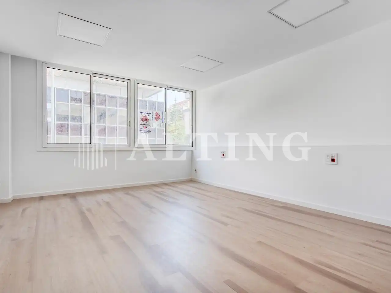 Sala d'estar de Oficina en venda en Barcelona amb Aire condicionat