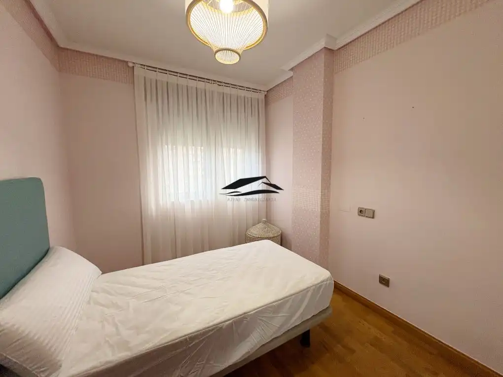 Bedroom of Flat for rent in Salamanca  with Heating, Furnished and Balcony