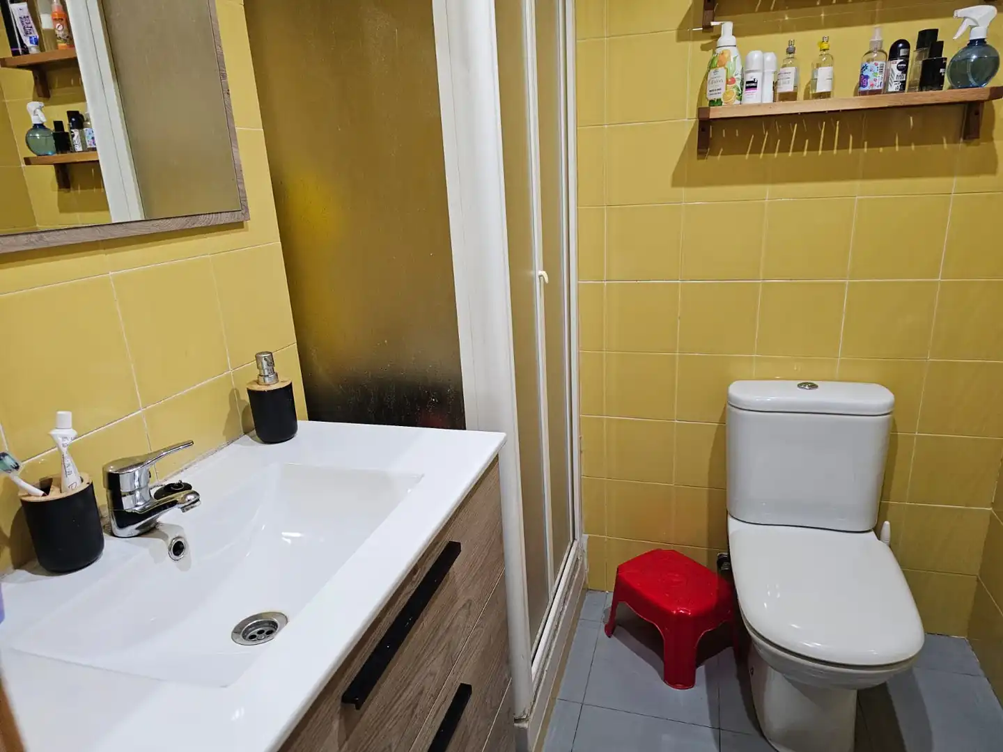 Bathroom of Flat for rent in Sant Andreu de la Barca  with Air Conditioner, Oven and Balcony