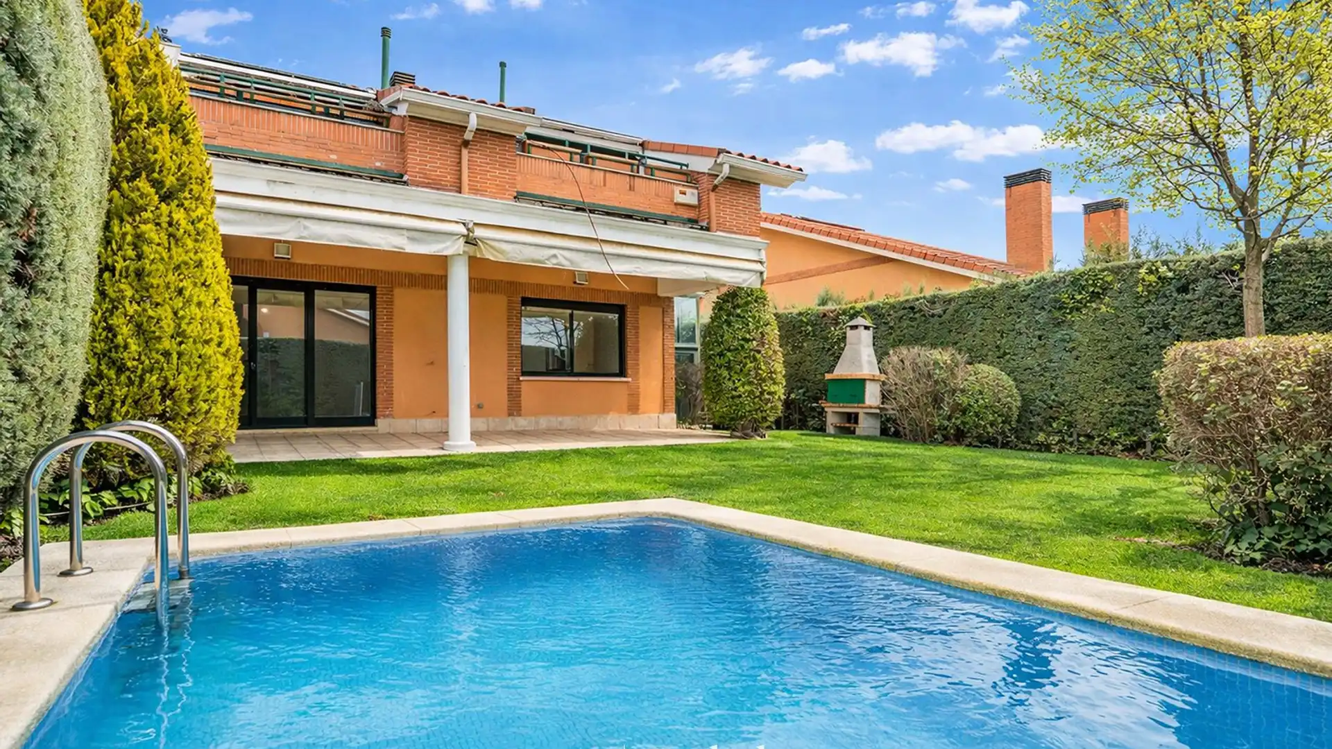 Casa adosada de alquiler en Calle Julio Caro Baroja, Encinar de los Reyes