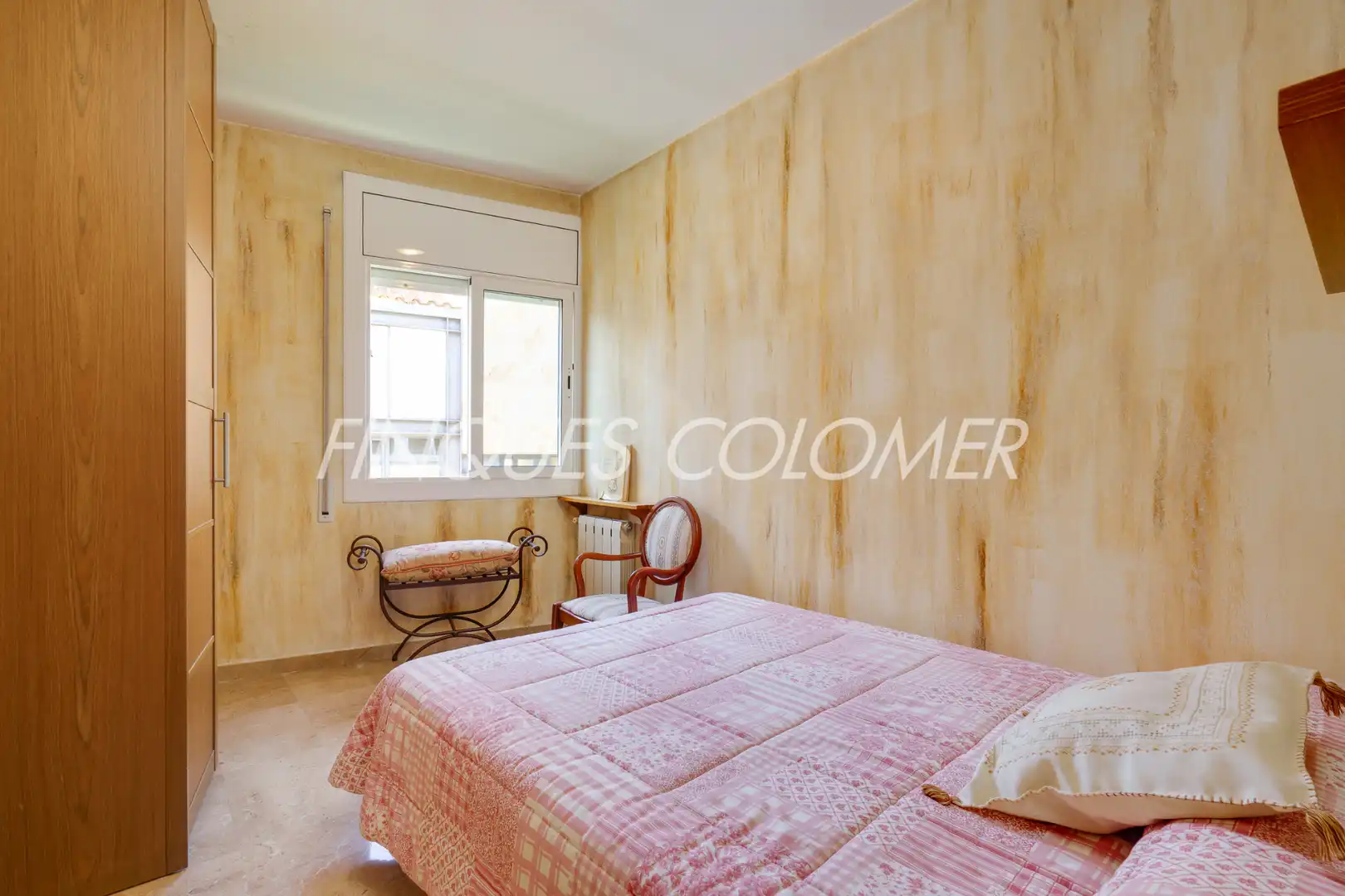 Schlafzimmer von Einfamilien-Reihenhaus zum Verkauf in Rubí mit Klimaanlage, Heizung und Terrasse