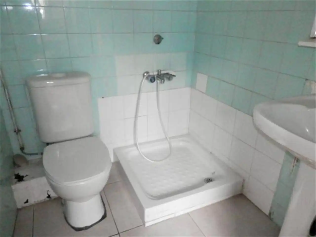 Badezimmer von Wohnung zum Verkauf in Roda de Ter mit Heizung, Balkon und Alarm
