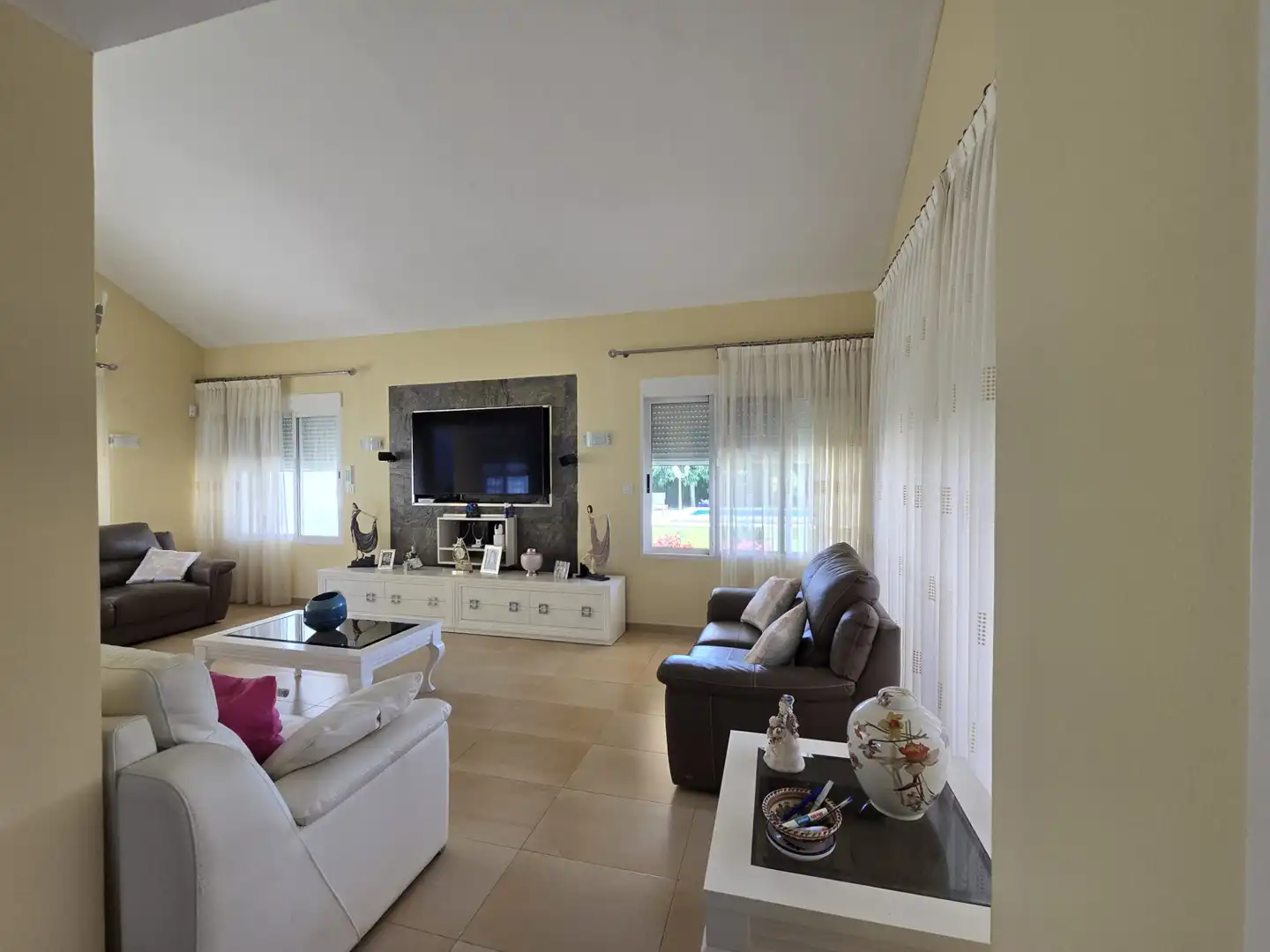 Sala d'estar de Casa o xalet en venda en Castellón de la Plana / Castelló de la Plana amb Aire condicionat, Calefacció i Jardí privat