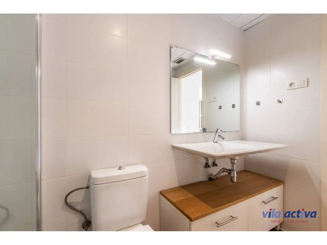 Bathroom of Flat for sale in Sabadell  with Air Conditioner, Heating and Parquet flooring
