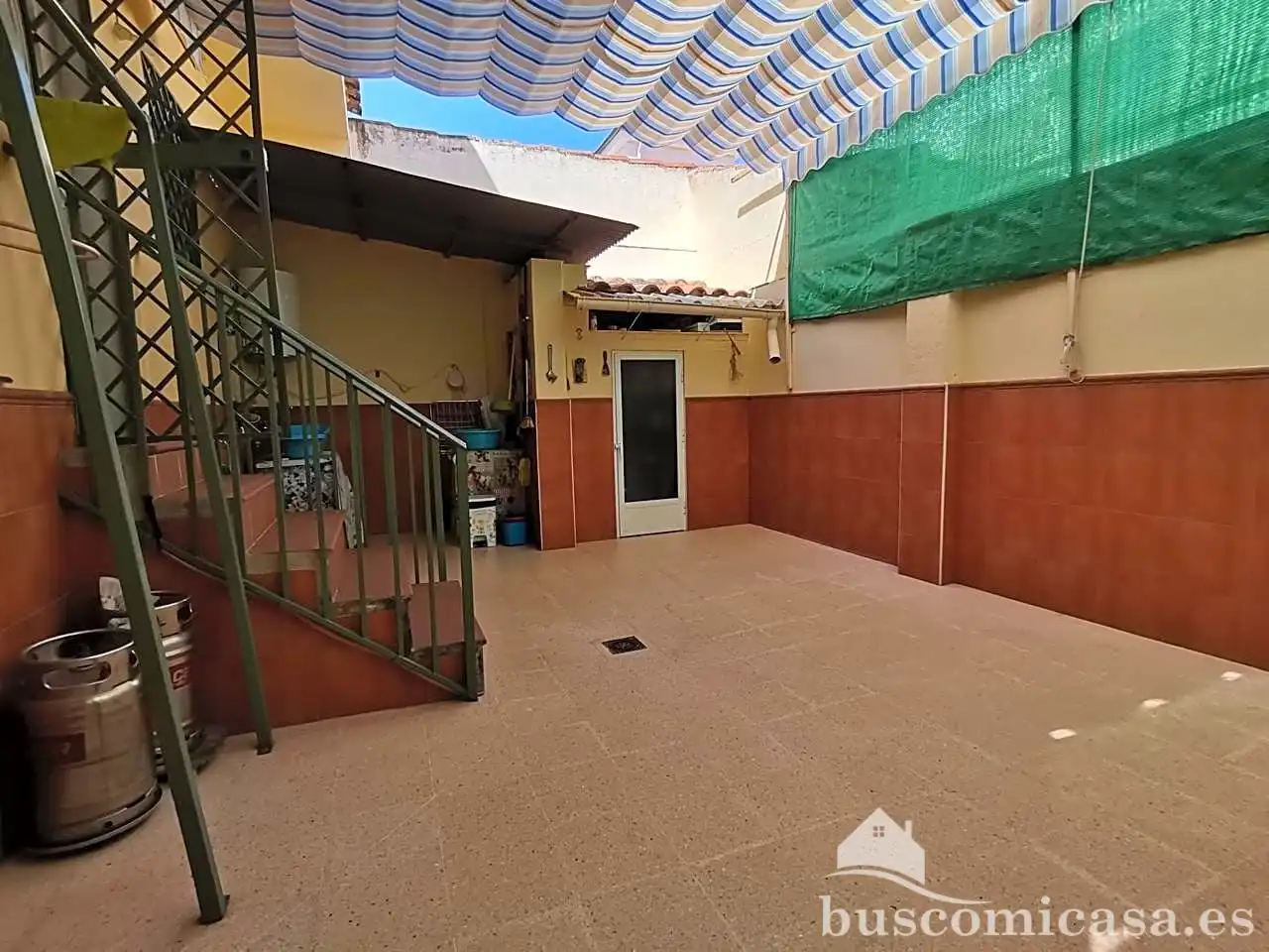 Vista exterior de Casa o xalet en venda en Linares amb Terrassa i Balcó