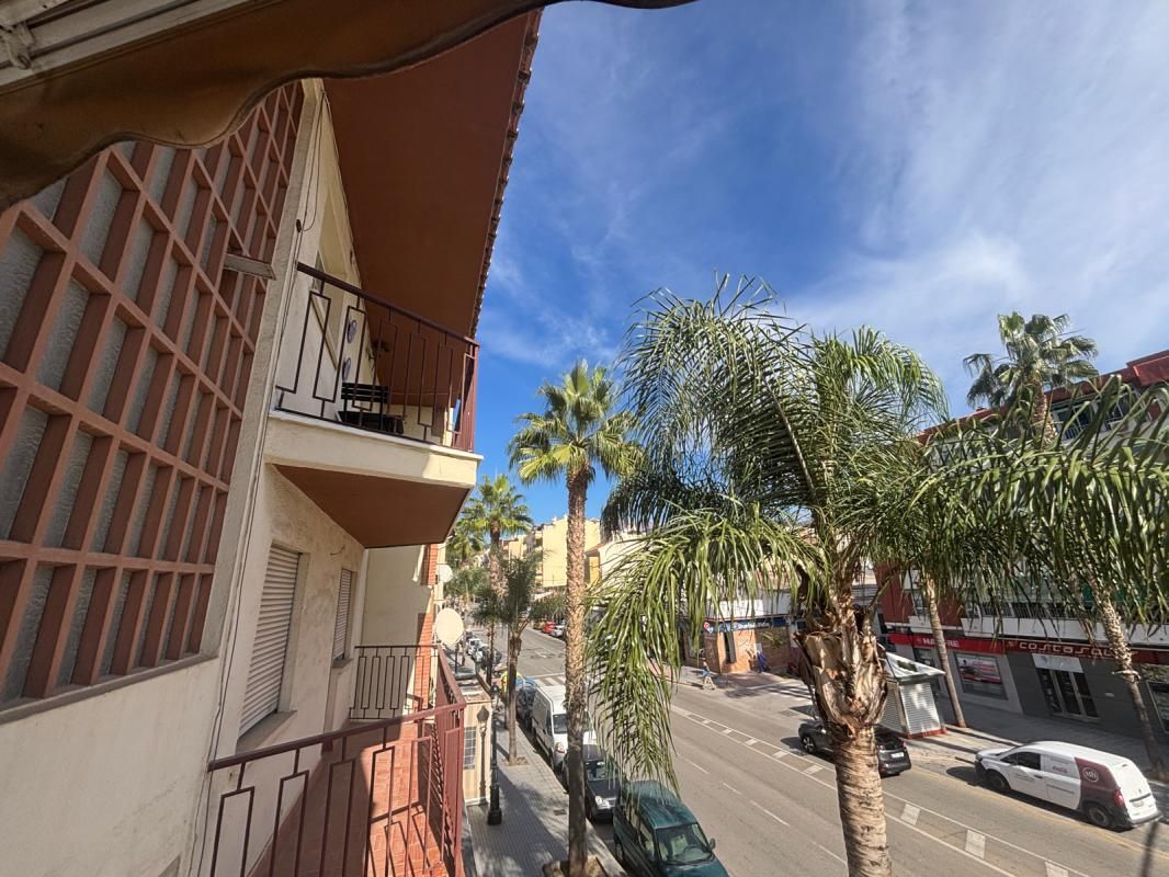 Vista exterior de Pis en venda en Vélez-Málaga amb Aire condicionat, Terrassa i Moblat