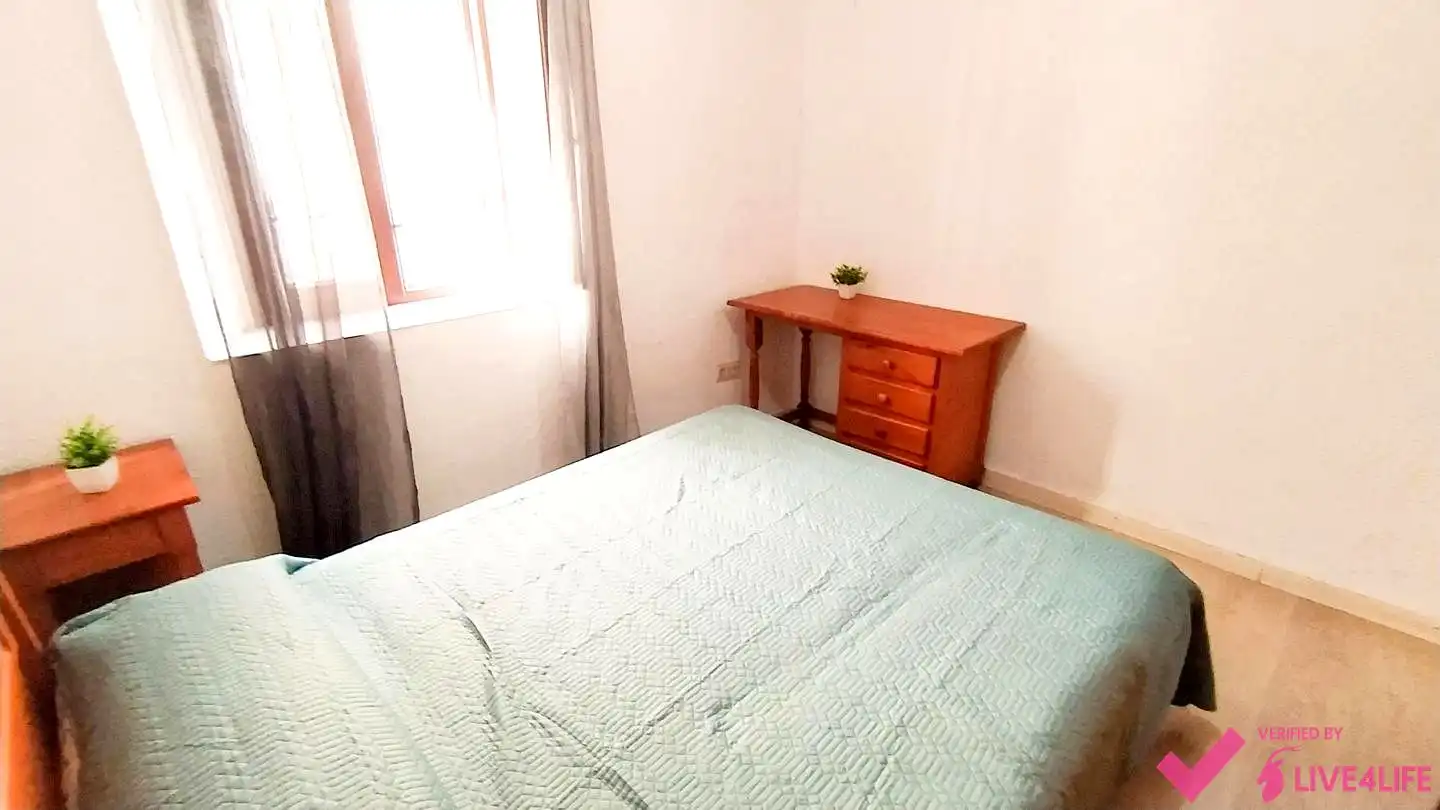 Dormitori de Planta baixa de lloguer en Granada amb Terrassa i Moblat