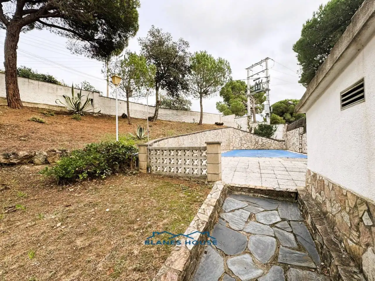 Vista exterior de Casa o xalet en venda en Tordera amb Aire condicionat, Jardí privat i Terrassa