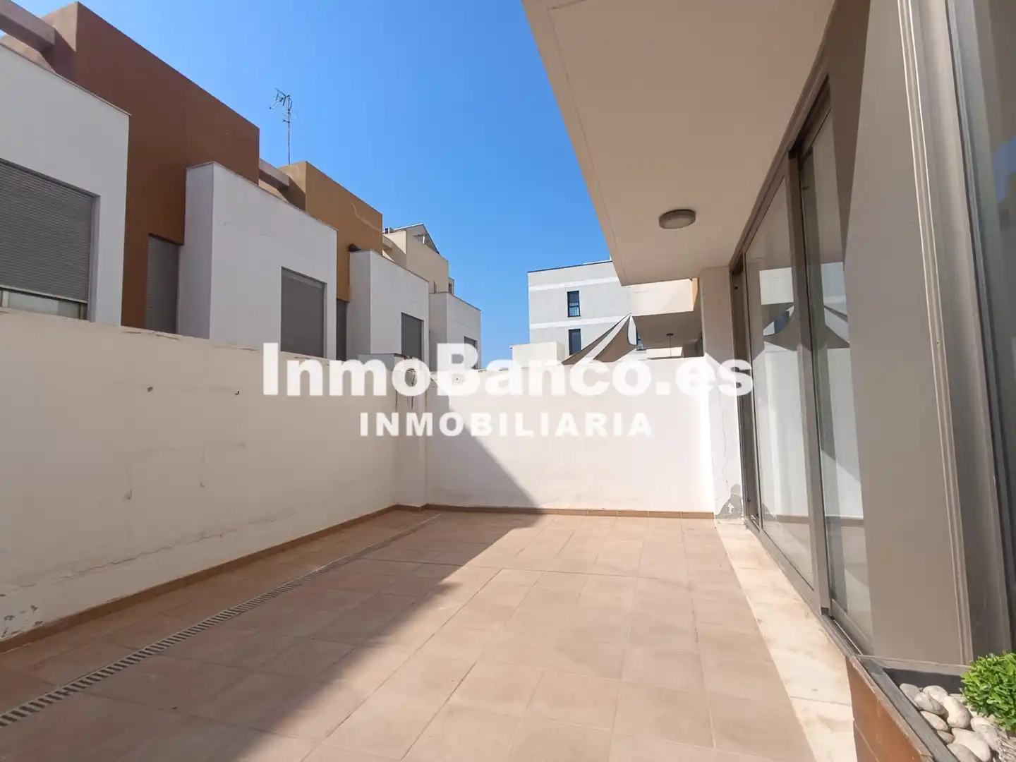 Exterior view of Detached homes for rent in La Pobla de Vallbona  with Air Conditioner, Heating and Terrace