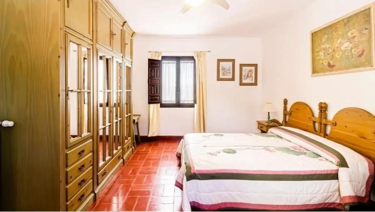 Dormitori de Casa o xalet en venda en Marchena amb Aire condicionat, Calefacció i Jardí privat