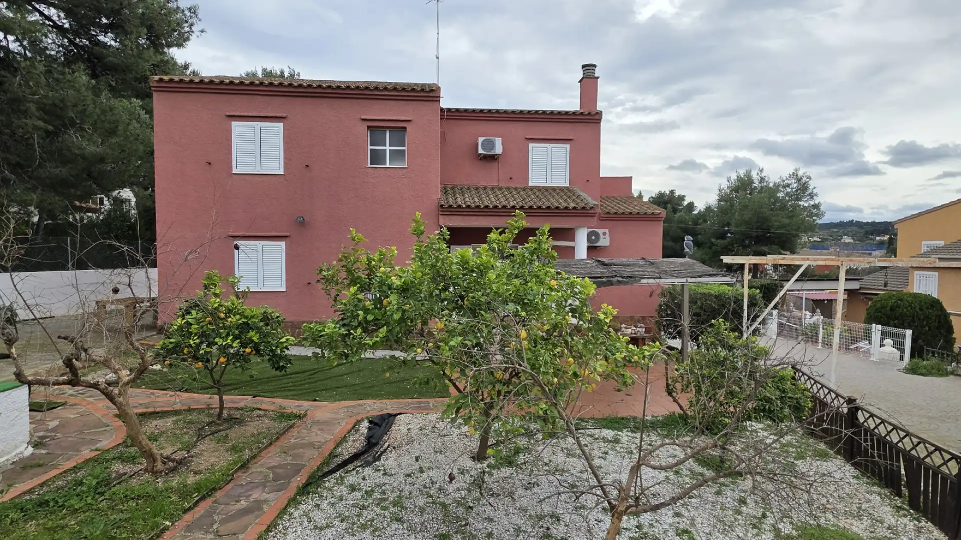 Vista exterior de Casa o chalet en venta en Chiva con Aire acondicionado, Jardín privado y Terraza