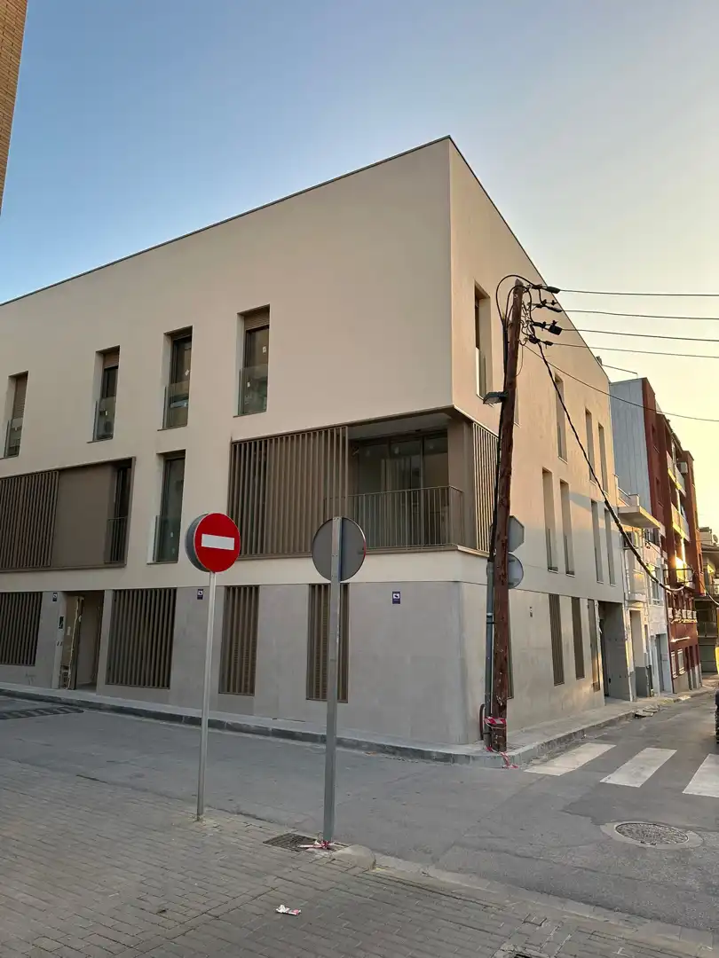 Vista exterior de Piso en venta en Rubí con Aire acondicionado, Calefacción y Parquet