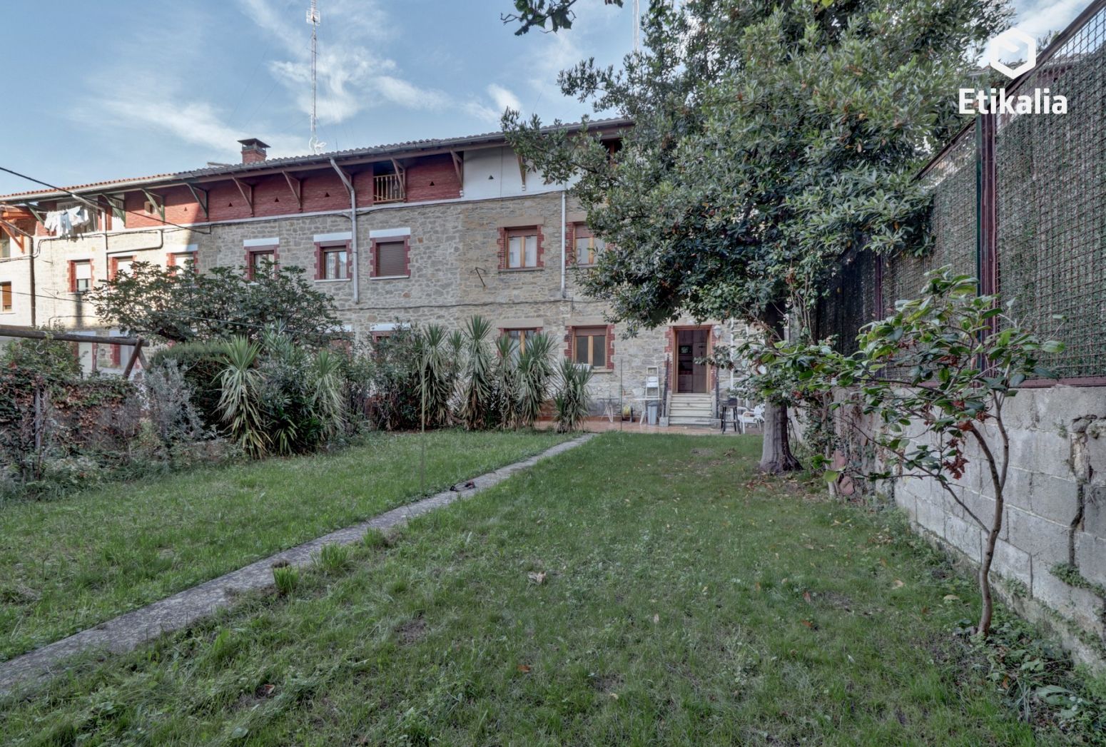 Vista exterior de Casa adosada en venta en Vitoria - Gasteiz con Calefacción, Jardín privado y Trastero