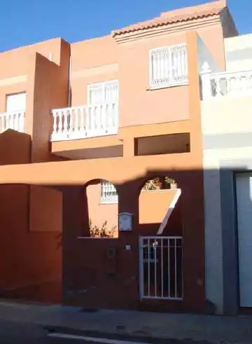 Casa adosada en venda a ROSALES, Costacabana - Loma Cabrera