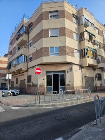 Local comercial en Venta en Calle MORAIRA, 2 en San Gabriel