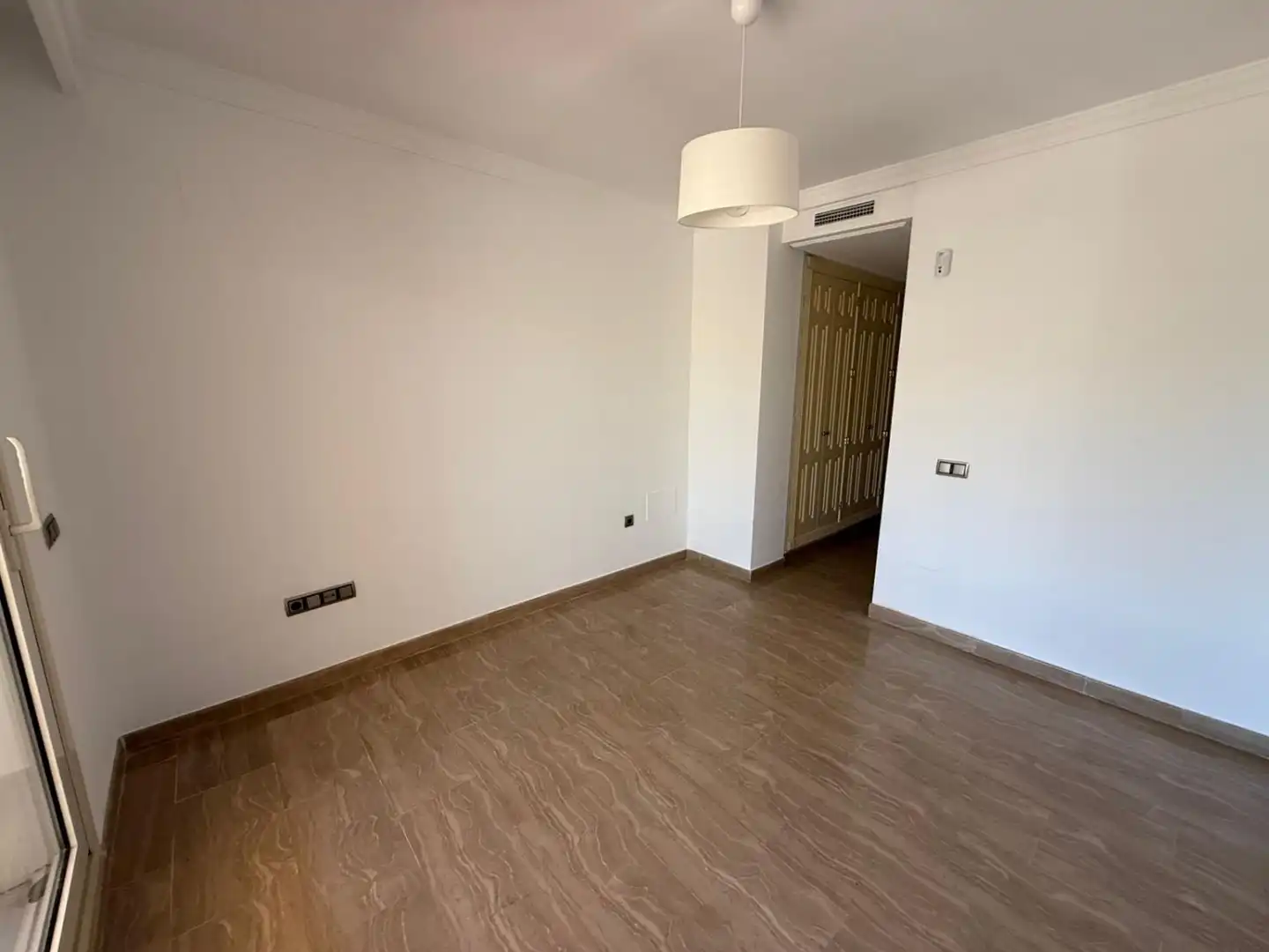 Habitación de Piso en venta en Marbella con Calefacción, Terraza y Piscina comunitaria