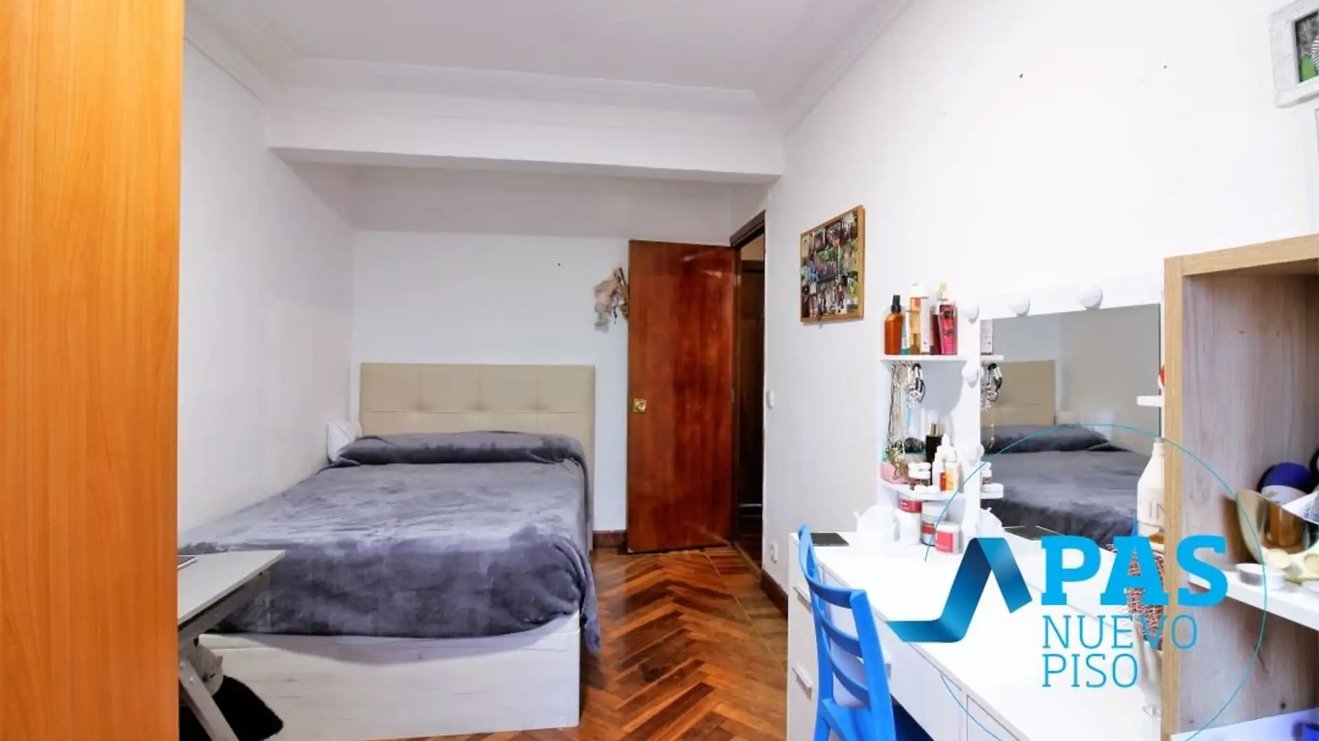 Bedroom of Flat for sale in Santander