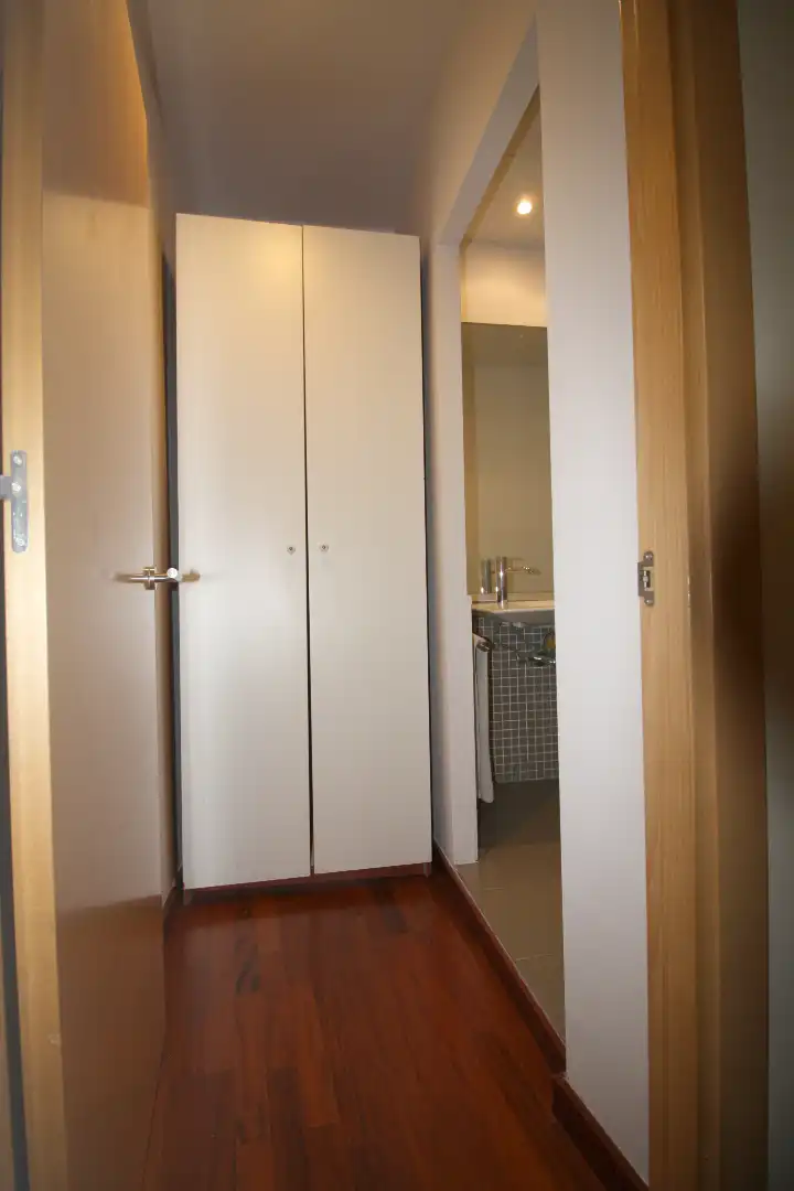 Badezimmer von Wohnung zum Verkauf in Barcelona mit Klimaanlage, Heizung und Parkett