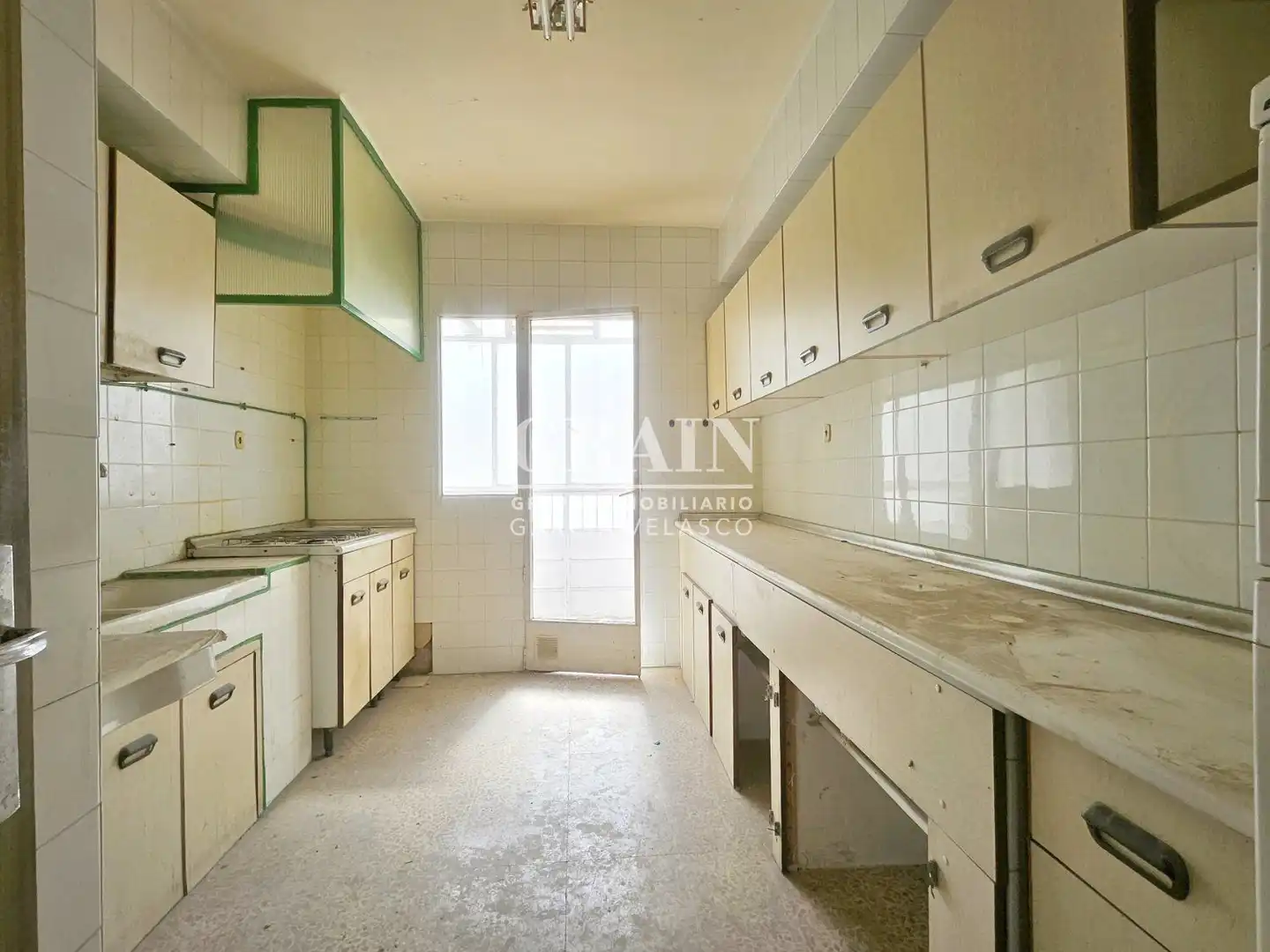 Kitchen of Flat for sale in Albacete  with Balcony