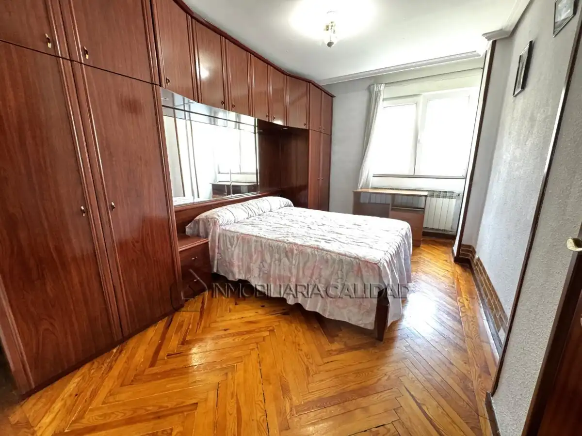 Bedroom of Flat for rent in Burgos  with Heating, Terrace and Furnished