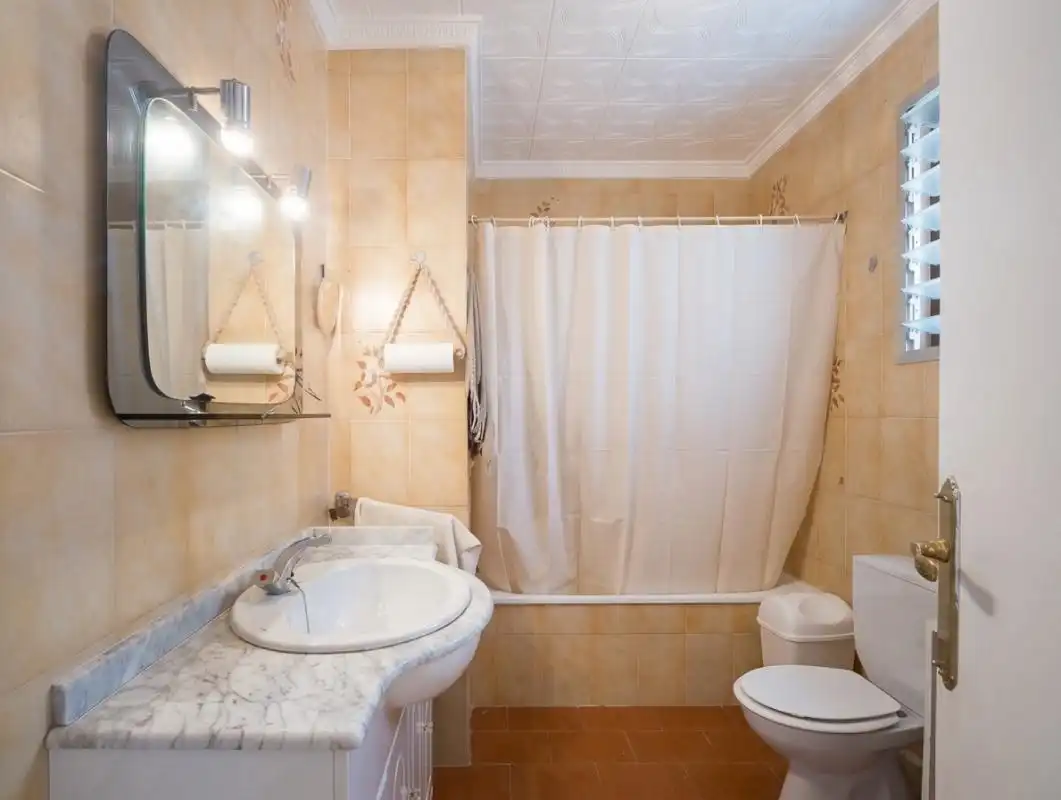 Baño de Casa o chalet en venta en Simat de la Valldigna con Calefacción, Jardín privado y Terraza