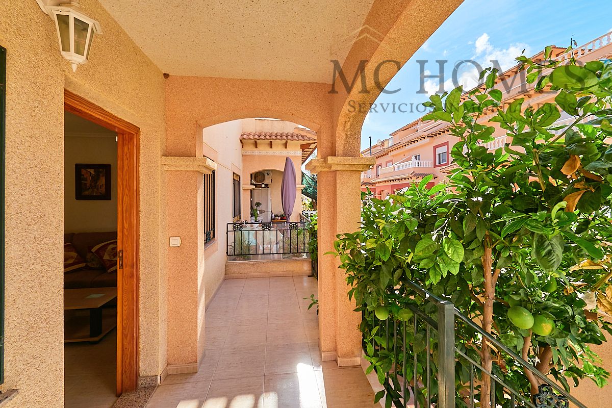 Exterior view of Single-family semi-detached to rent in Torrevieja  with Private garden, Terrace and Furnished