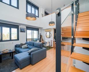 Sala d'estar de Dúplex en venda en Getafe amb Aire condicionat, Calefacció i Jardí privat