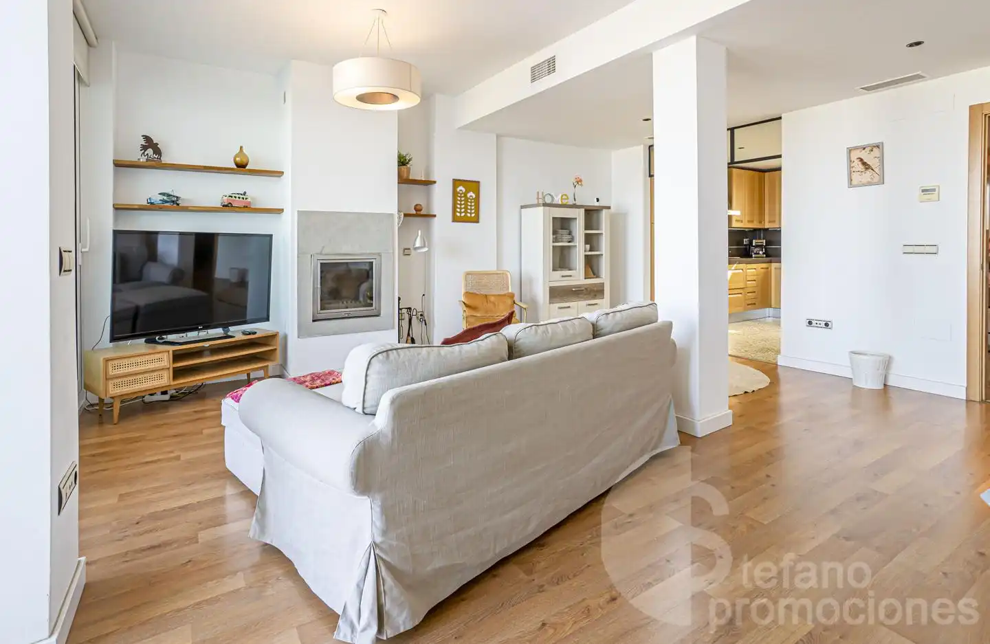 Sala d'estar de Casa adosada en venda en Málaga amb Aire condicionat, Jardí privat i Parquet
