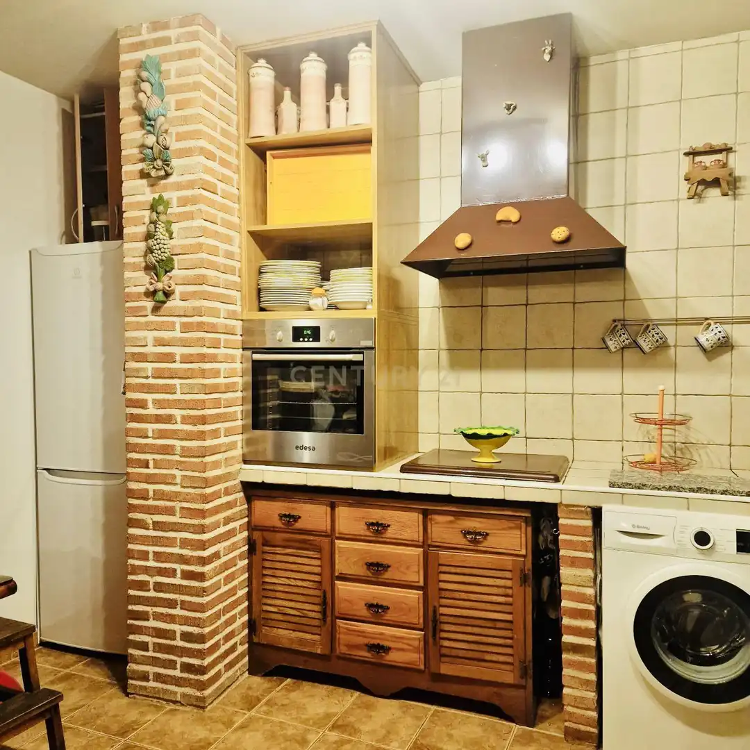 Cuina de Casa o xalet en venda en Erustes amb Aire condicionat