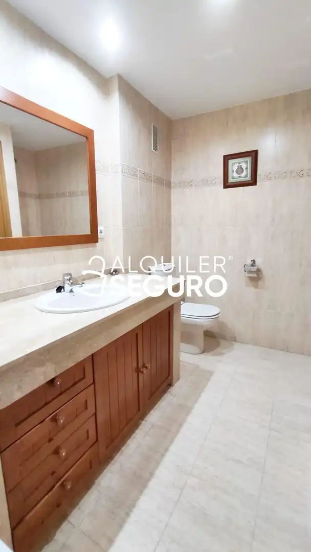 Baño de Piso de alquiler en Valencia con Aire acondicionado y Calefacción