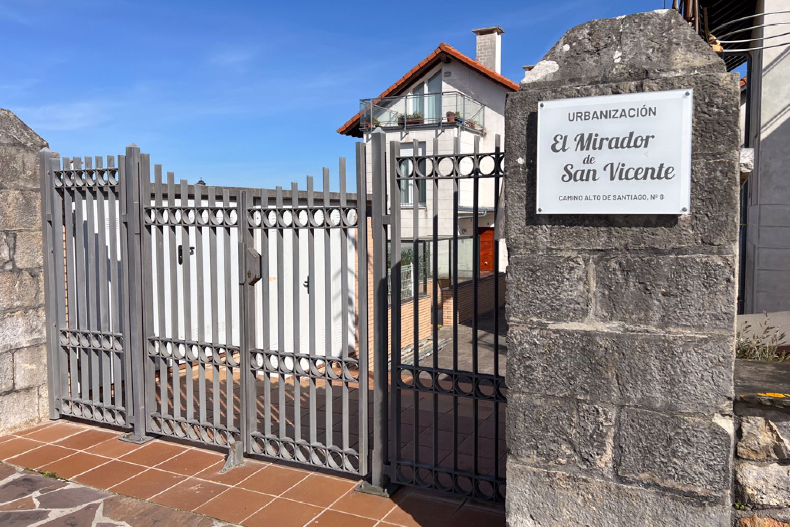 Vista exterior de Casa o chalet en venta en San Vicente de la Barquera con Calefacción, Jardín privado y Terraza