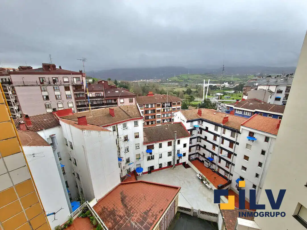 Vista exterior de Pis en venda en Santurtzi  amb Calefacció i Terrassa
