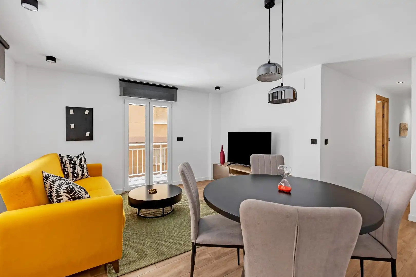 Sala de estar de Apartamento en venta en Torrevieja con Terraza, Trastero y Amueblado