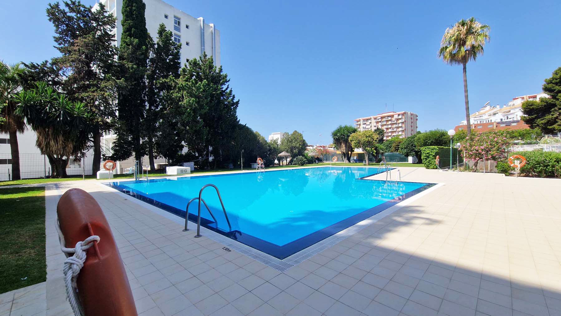 Swimming pool of Flat for sale in Benalmádena  with Terrace, Furnished and Oven