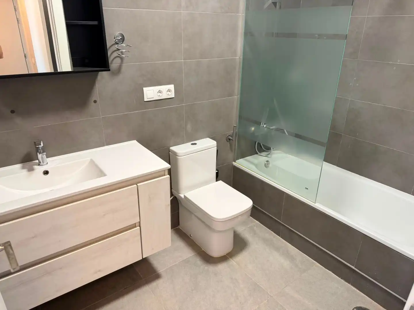 Badezimmer von Wohnung zum Verkauf in Almuñécar mit Klimaanlage, Heizung und Terrasse