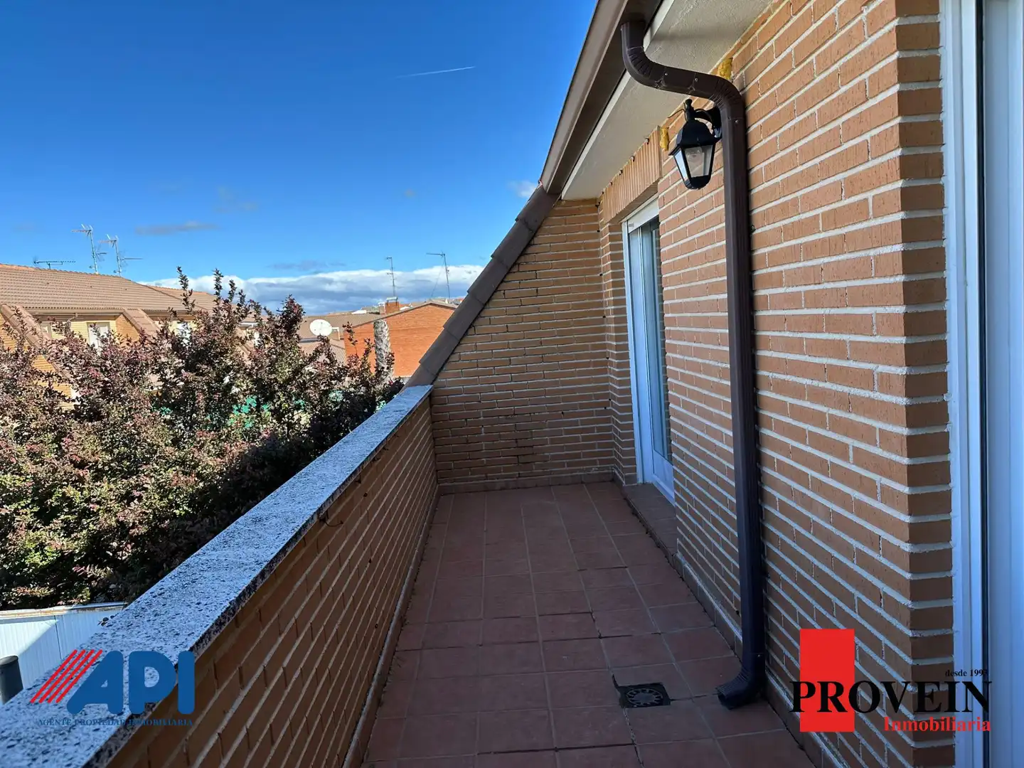 Terrassa de Casa adosada en venda en Santa Cruz del Retamar amb Calefacció, Jardí privat i Forn