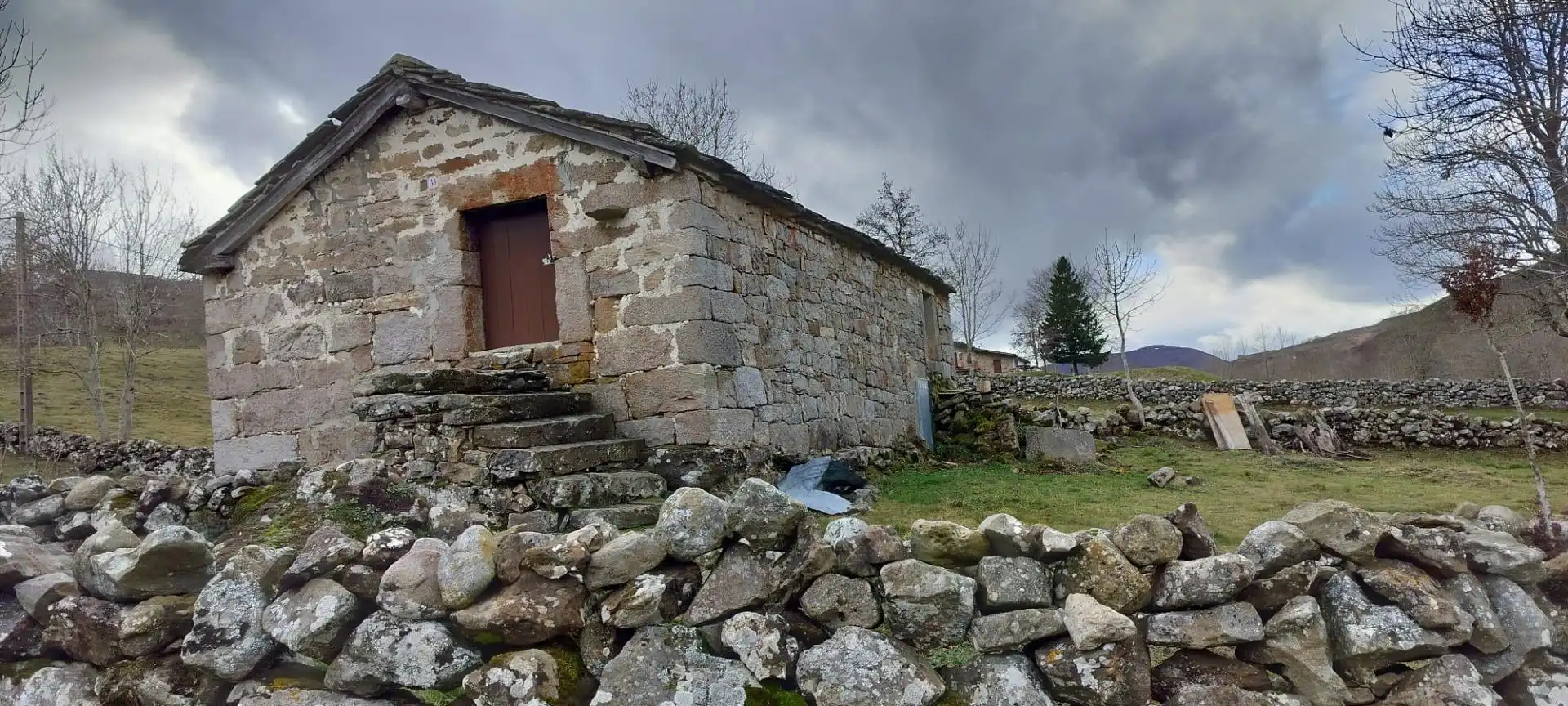 Vista exterior de Finca rústica en venda en Espinosa de los Monteros amb Jardí privat