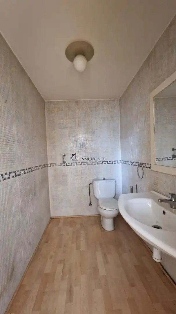 Baño de Local en venta en Poio