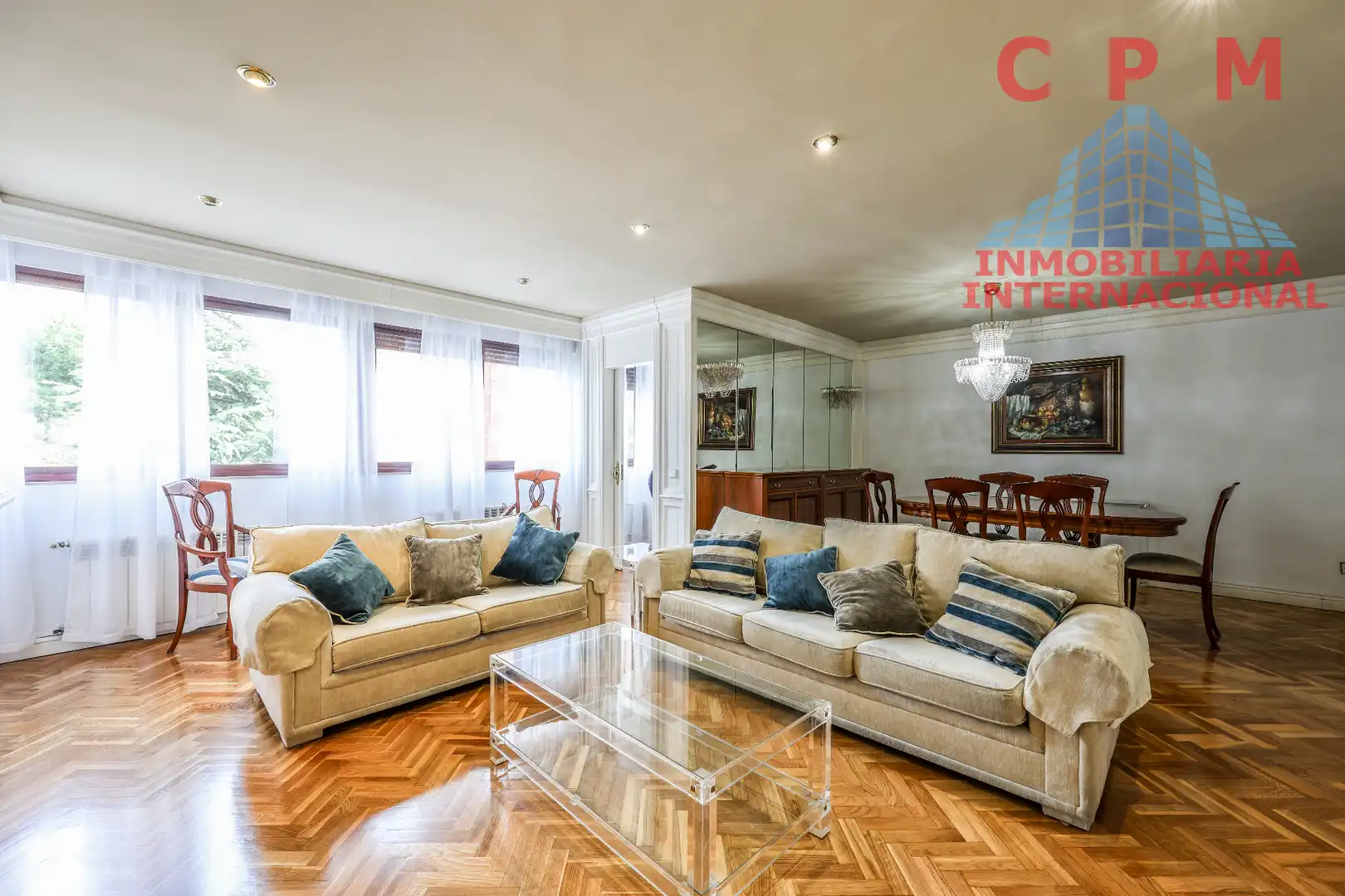 Living room of Flat for rent in  Madrid Capital  with Air Conditioner, Heating and Parquet flooring