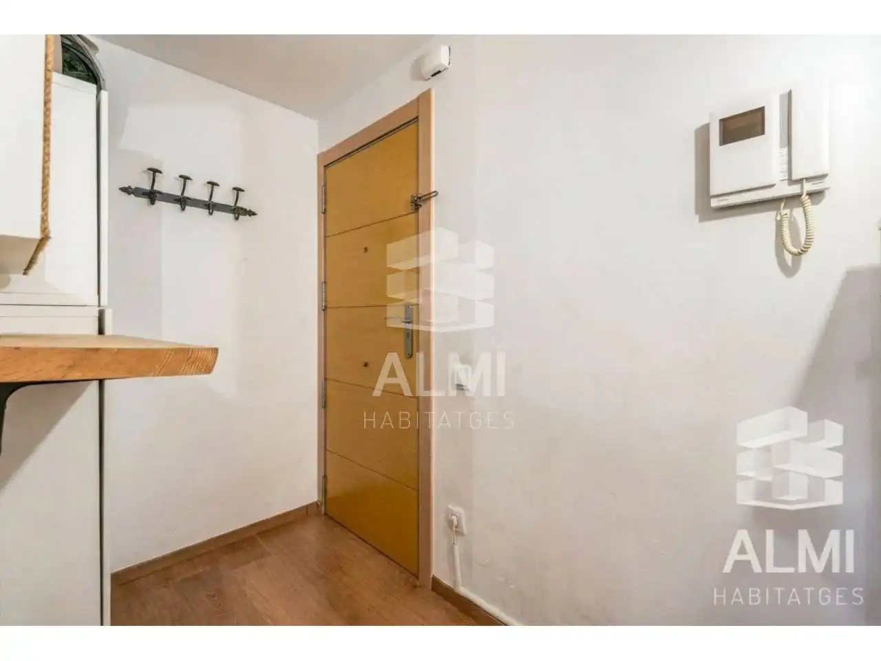 Wohnung zum Verkauf in Barcelona mit Klimaanlage, Parkett und Terrasse