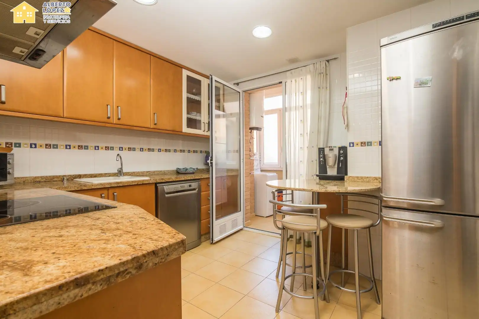 Cocina de Apartamento en venta en Alicante / Alacant con Aire acondicionado, Calefacción y Piscina comunitaria
