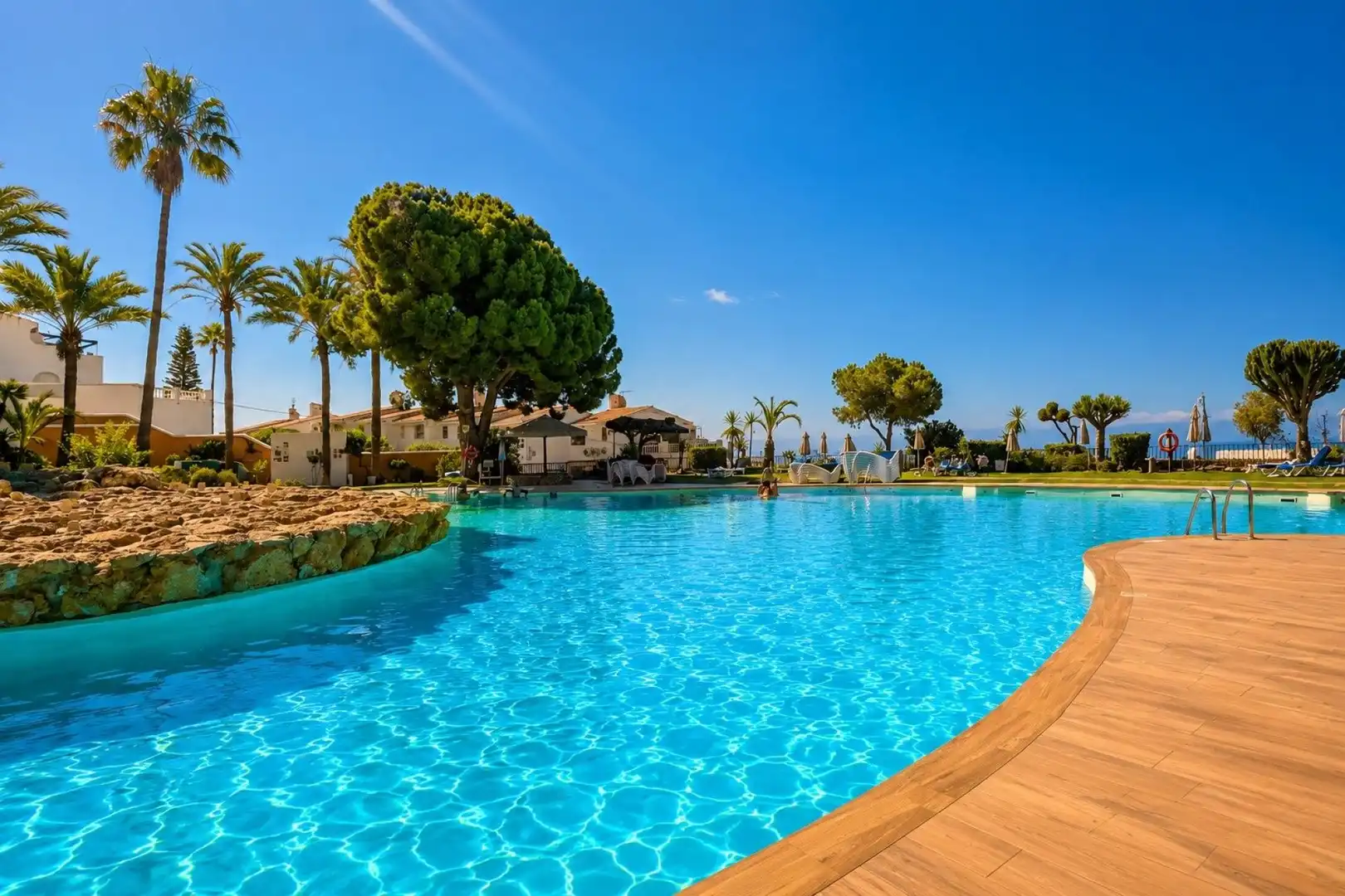 Piscina de Apartamento en venta en Nerja con Aire acondicionado, Calefacción y Terraza