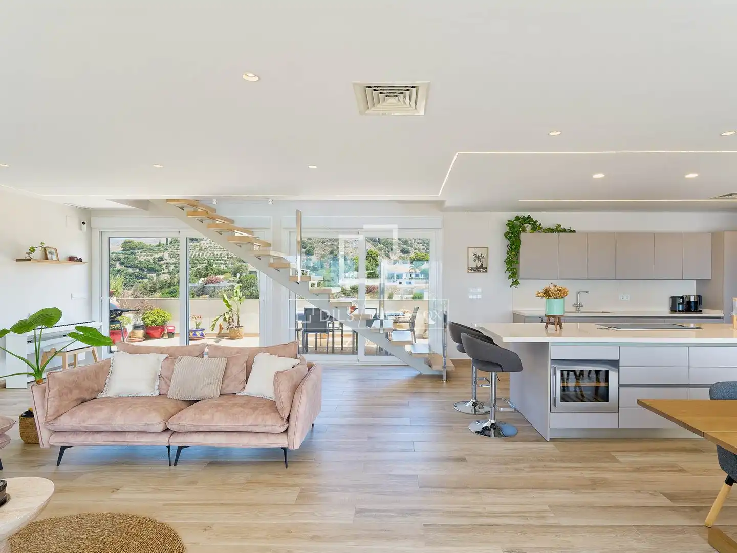 Sala de estar de Casa o chalet en venta en Almuñécar con Aire acondicionado y Terraza