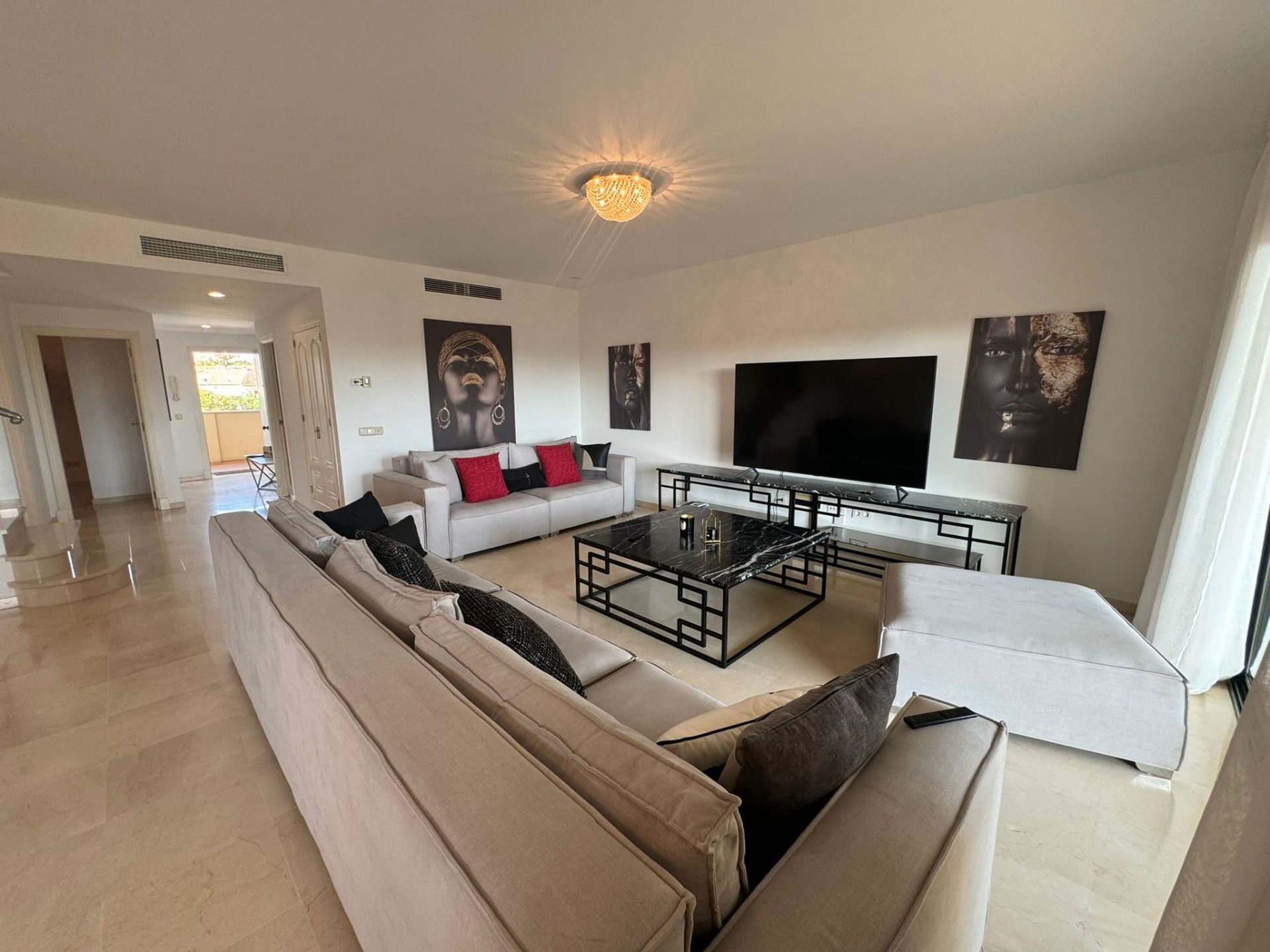 Sala d'estar de Apartament de lloguer en Marbella amb Moblat, Balcó i Es permeten mascotes