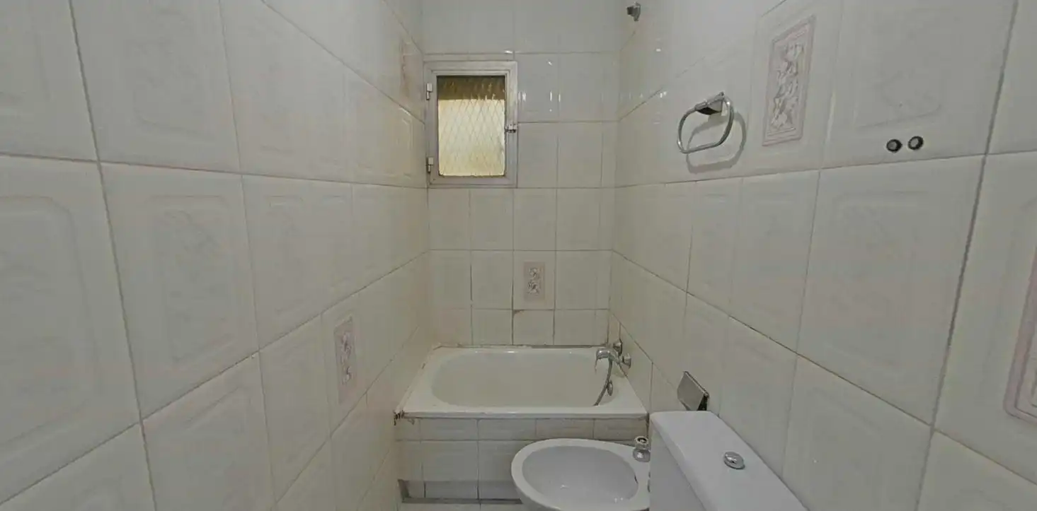 Bathroom of Flat for sale in Madrid